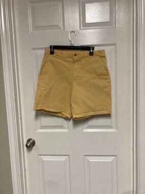 GAP shorts chino khaki yellow size 32 (8" short) Men's